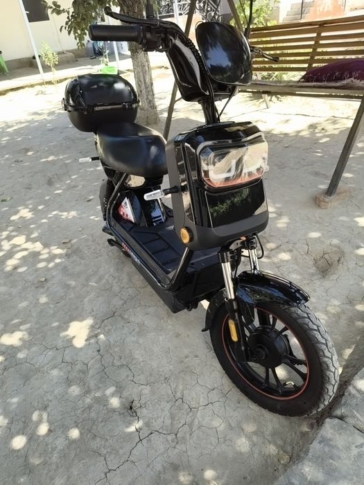 Skuter Hugo Motors