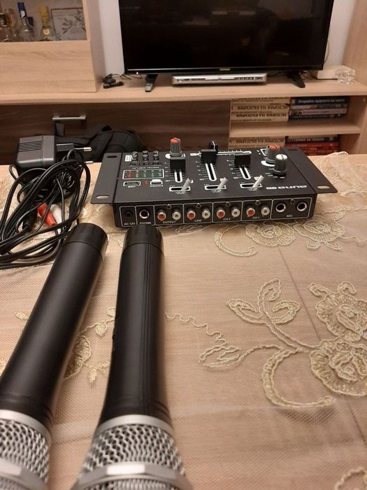 Продават се бежични микрофони