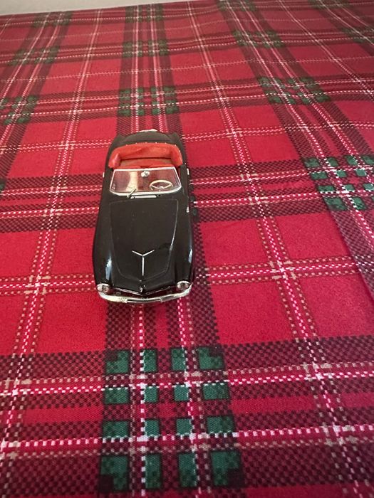 BMW 507, model 1957, metalic, în stare bună.