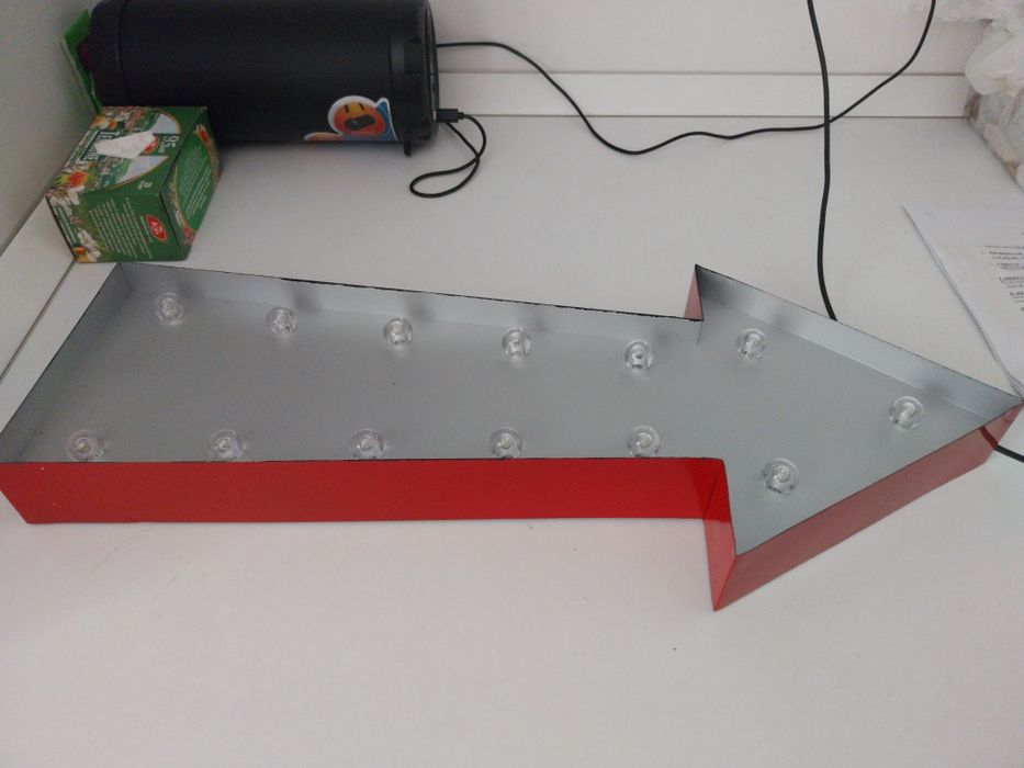 Vand reclama luminoasa led, forma sageata