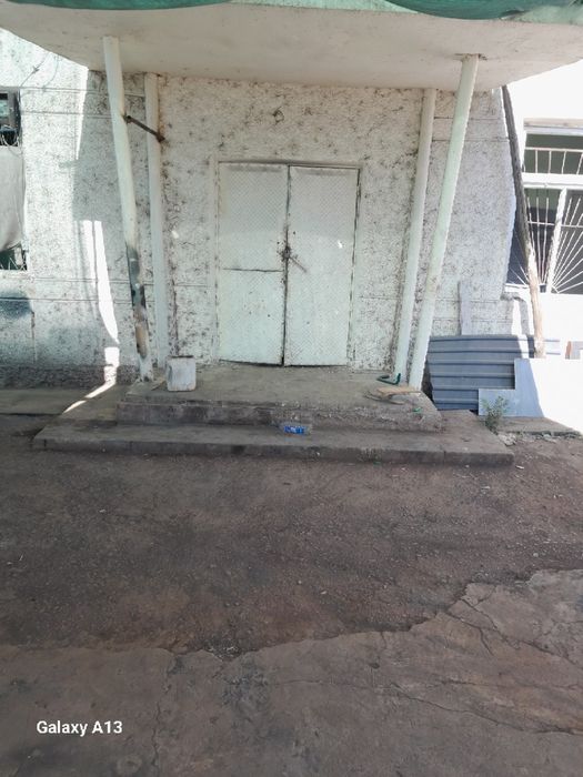 Sirdaryo viloyati Sirdaryo tumanidagi yer sotiladi 31sotix binosi bila