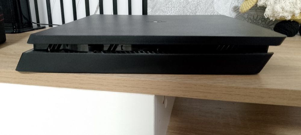 Playstation 4 slim