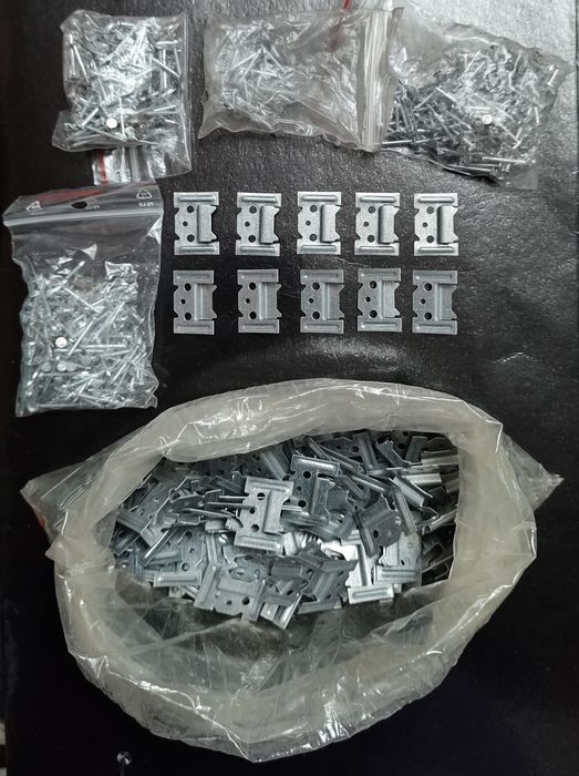 vând clipsuri pt fixat lambriuri,noi,226 buc+cuie