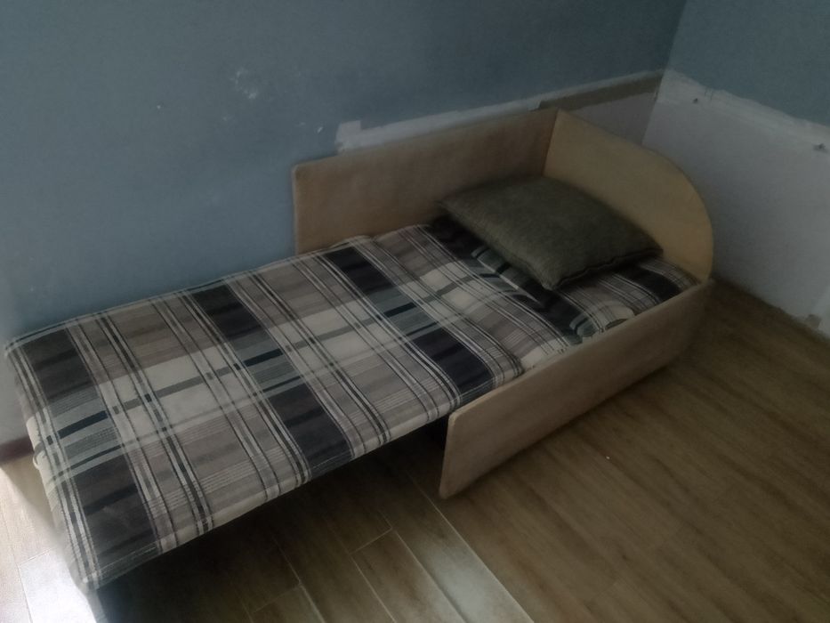Кровать раздвижной!