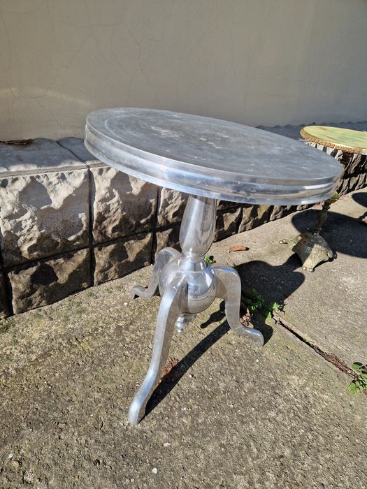 Чудесна антикварна градинска алуминиева маса