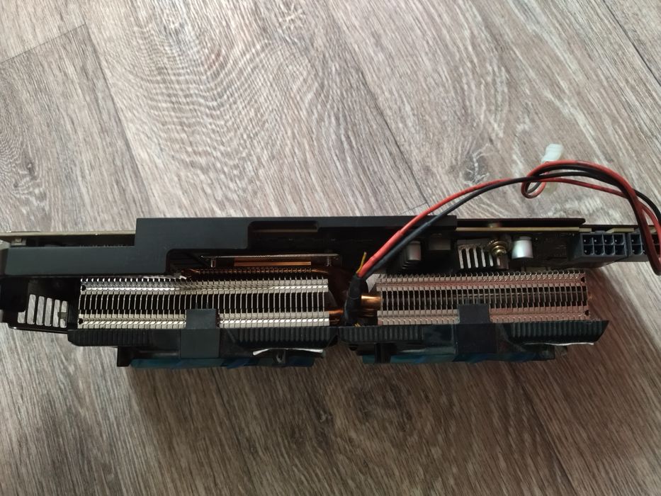 Видео карта R9 390 на 8GB