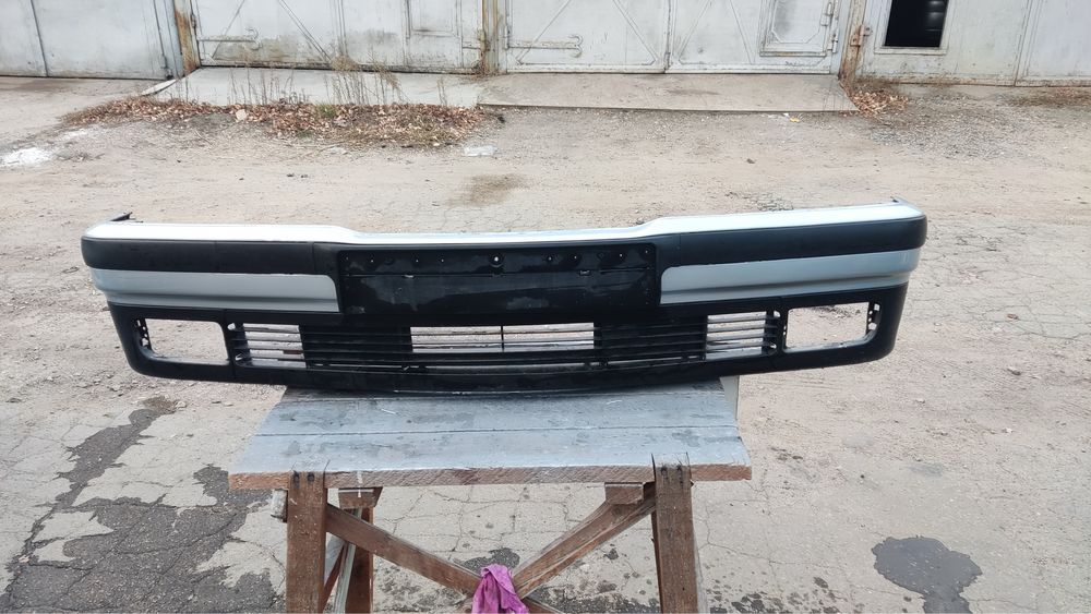 Бампер передний оригинал BMW E36