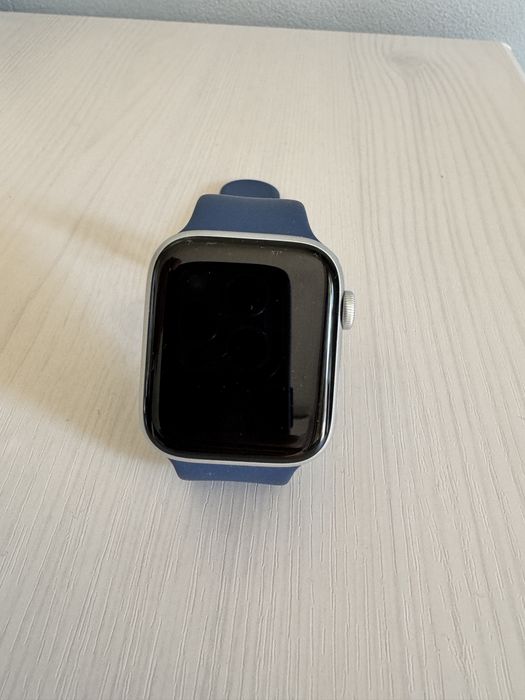 Apple watch SE 2  44mm чисто нов !