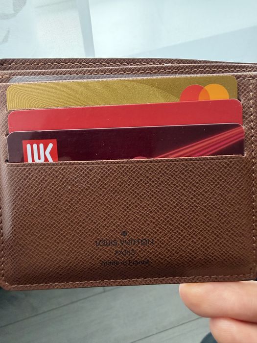 Vand portofel din gama de lux Louis Vuitton