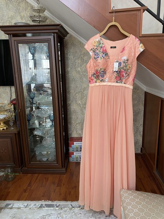 Продам платья нарядные