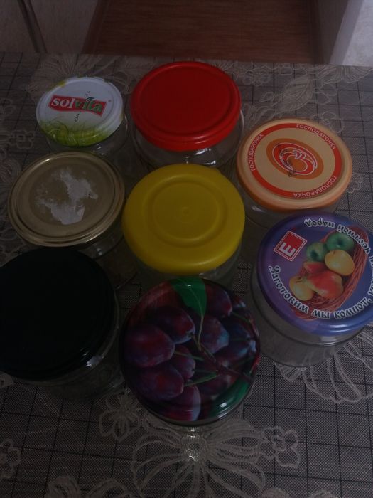 Продаю банки.Недорого.