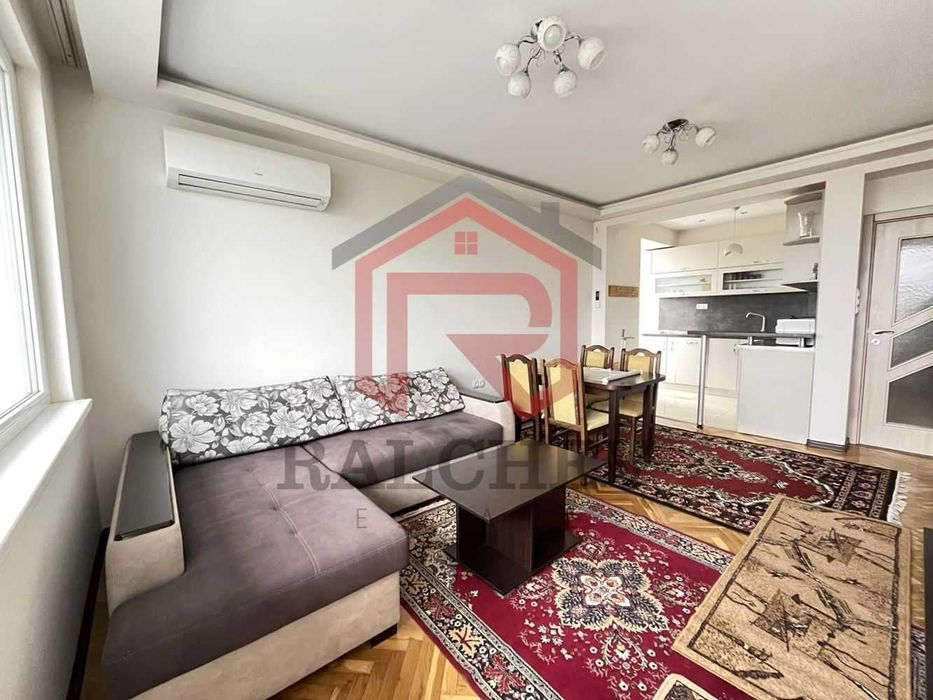 Тристаен апартамент с Морска панорама / Общината