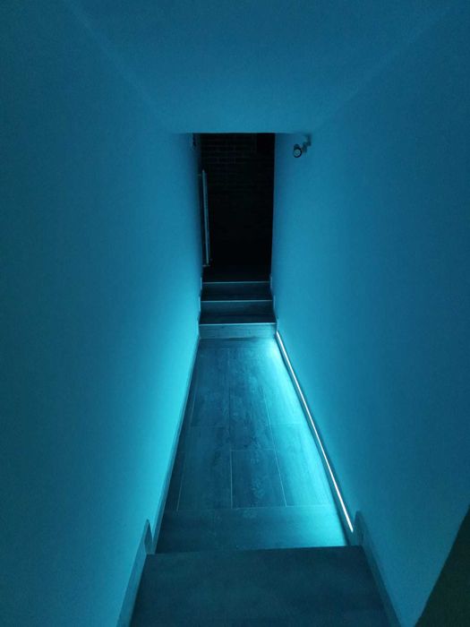 Vând Apartament la demisol cu 2 camere Zona Centrala!