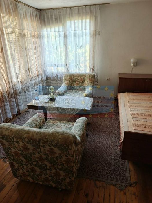 Къща - близнак в с. Боснек 100 м², двор - 288 м²