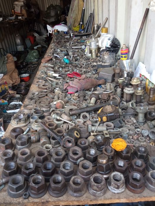 Запчасти, болты гайки итд