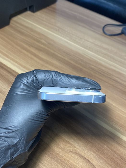 iPhone 16 Pro• 256 GB • White Titanium