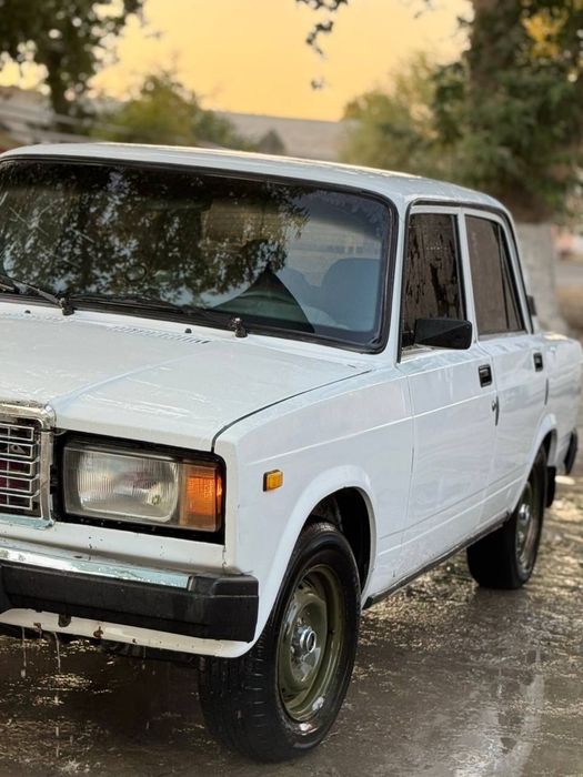 Vaz 2107 avtomobil
