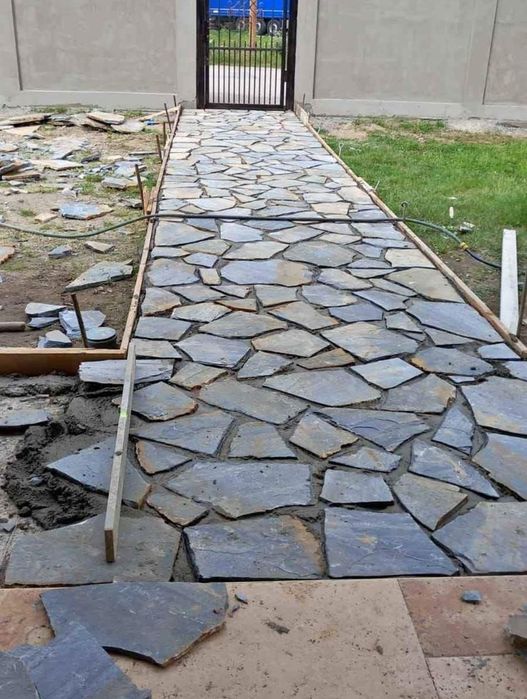 Grătare rustice și piatră naturală