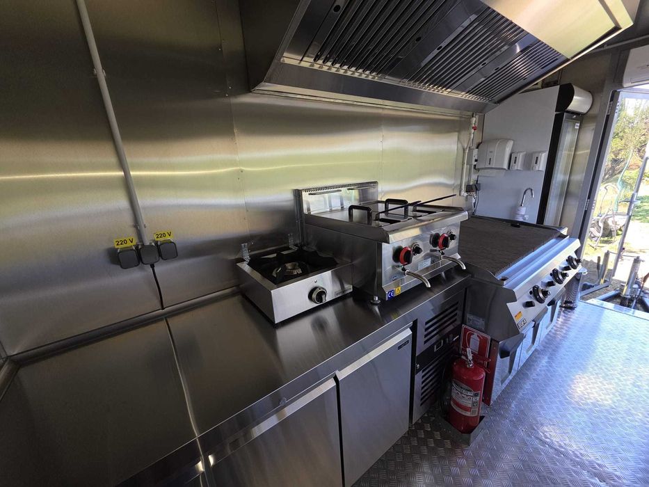 FOODTRUCK GRILL AFACERE LA CHEIE / Echipamente noi si profesionale