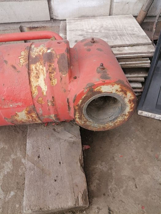 Продаётся Гидравлическии  цилиндр