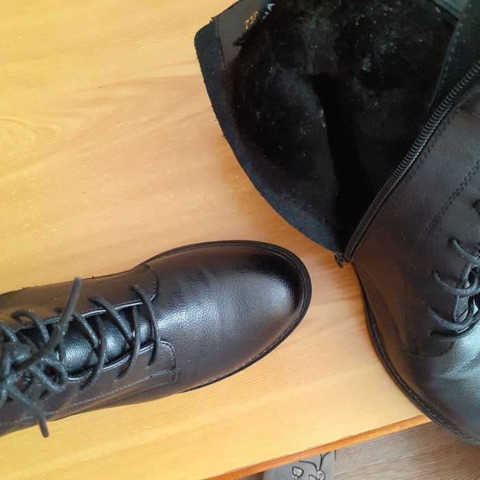 Продам женские ботиночки