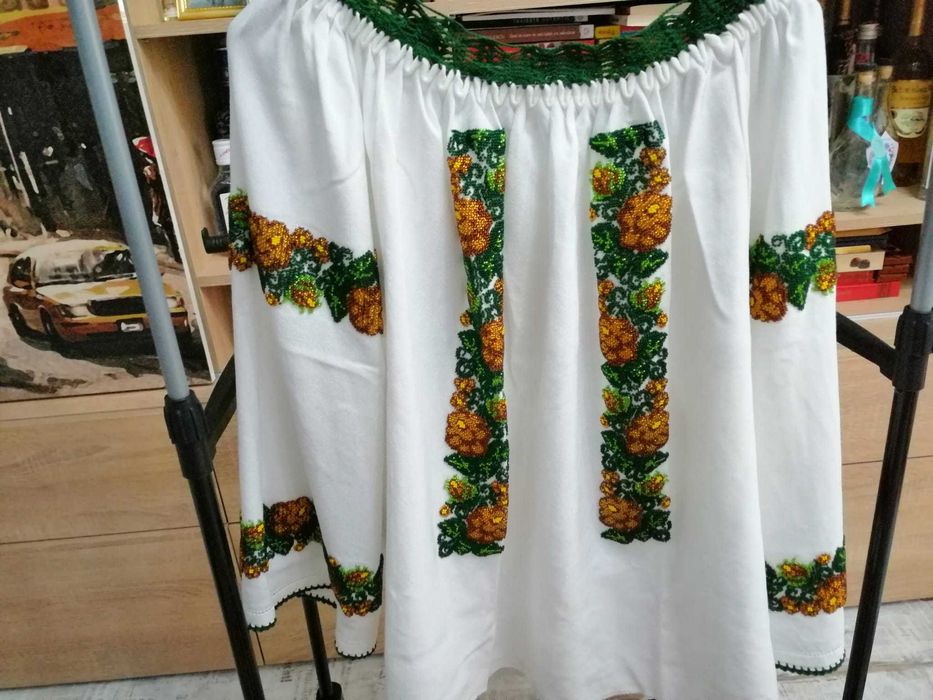 Cămașă națională cusută manual