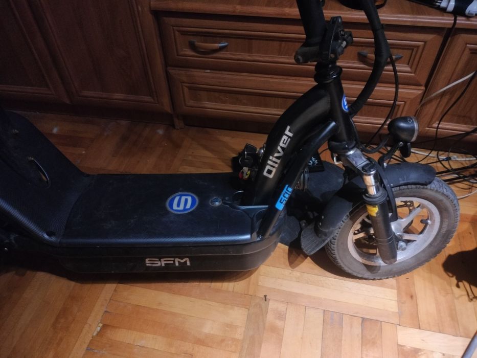 Scuter electric defect baterie