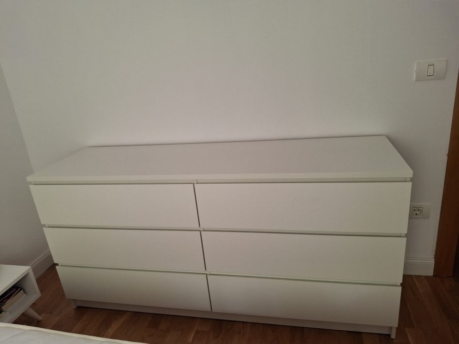 Vand Comoda alba cu 6 sertare