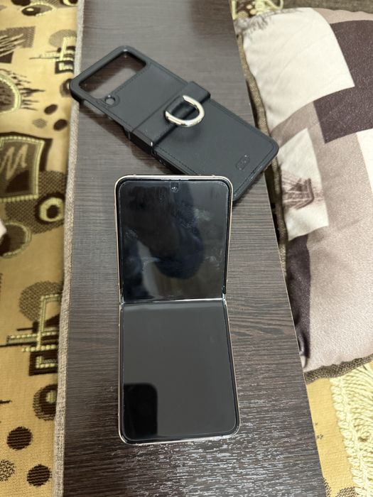 Samsung Flip 4  (Флип4)