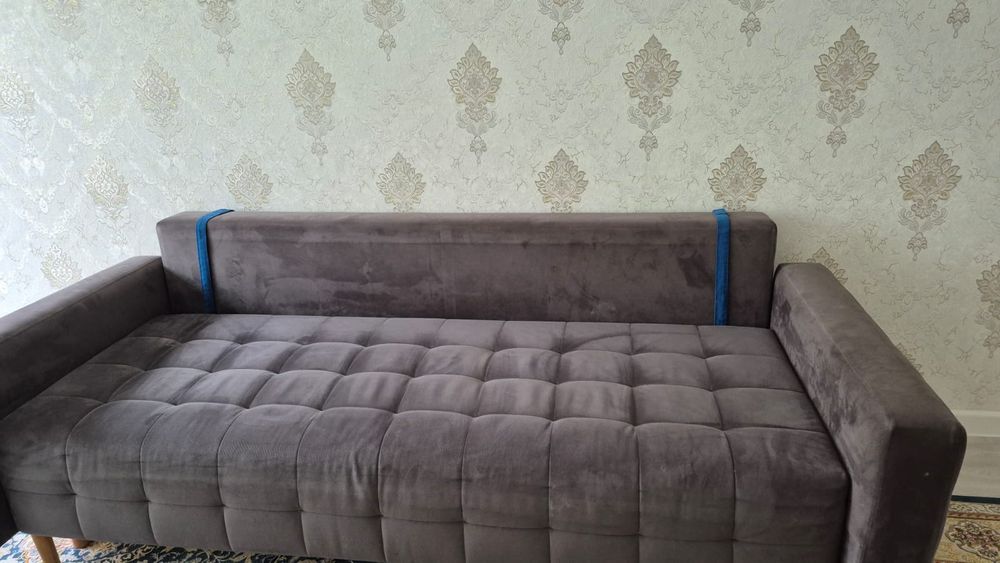 Диван коричныйвый очень хорошый