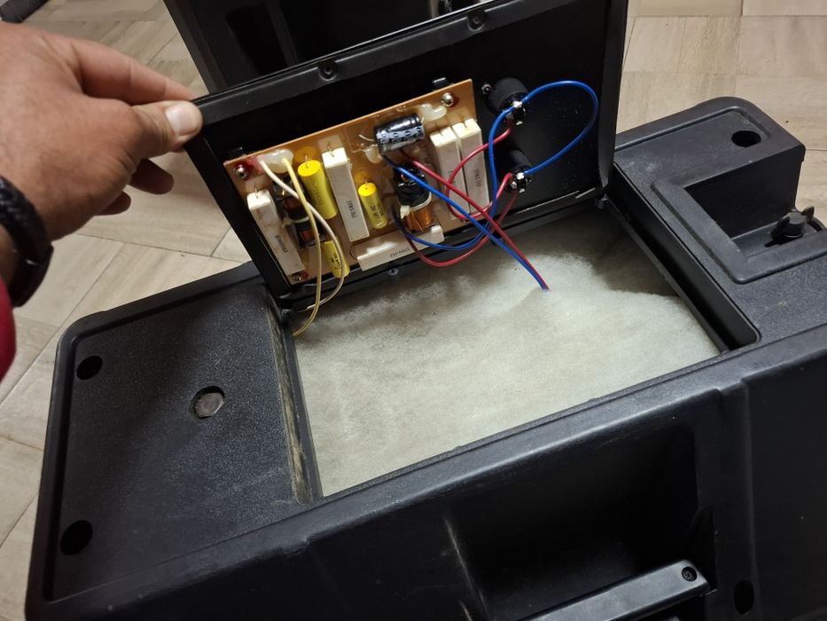 Vând sistem LD boxe oe 12 foarte puternice fără defect