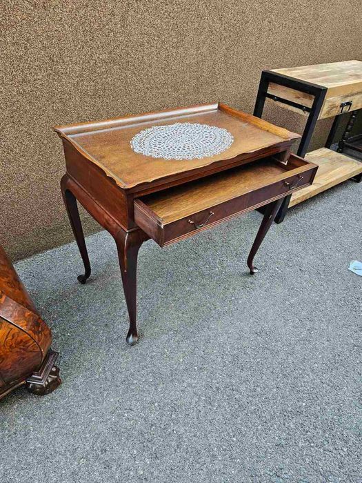 Елегантно помощно шкафче в стил Луи 15