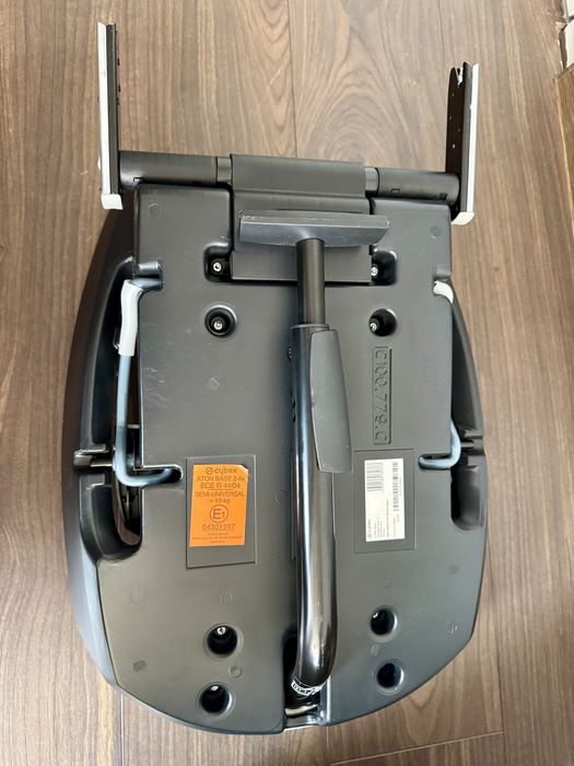 Бебешко кошче за кола Cybex Aton 5 + база isofix