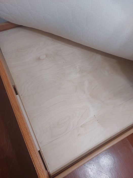 Кровать двуспальная.