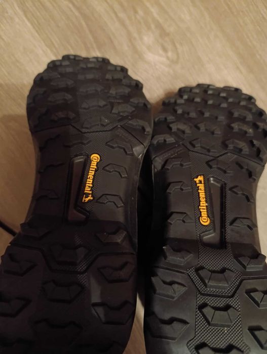 Продавам обувки adidas terrex оригинални