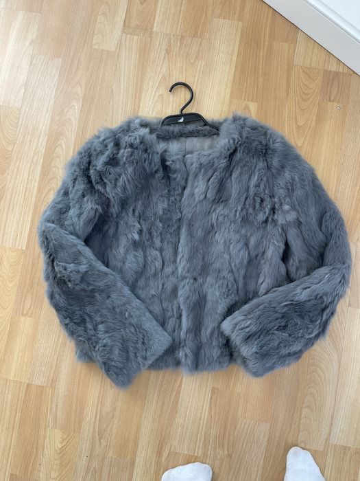 Haina blana de iepure gri