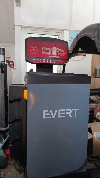 Машина за големи гуми evert bp580 и баланс машина за камиони