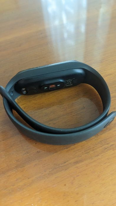 Отдам фитнес браслет за шоколадку