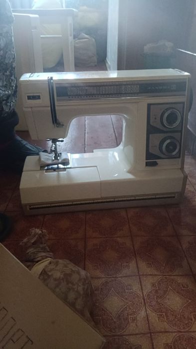 Продам швейную машину