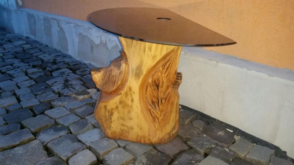 Vand masuta cafea sculptata ( unicat )
