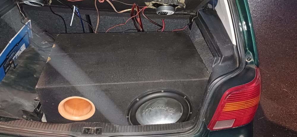 Продавам спешно бас каса 12ка