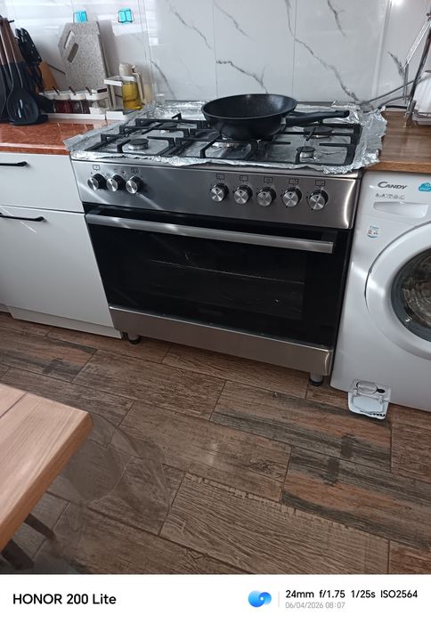 Срочно продам газовую плиту 5 конфорек!