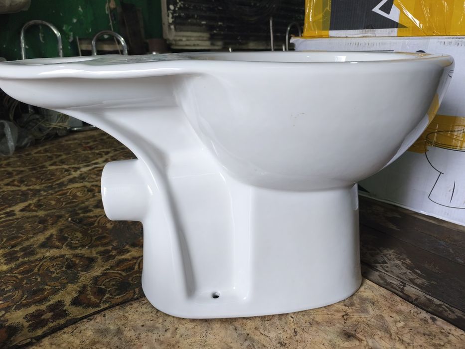 Унитазы новые в упаковке