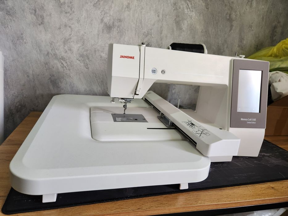 Janome Memory Craft 550E limited edition