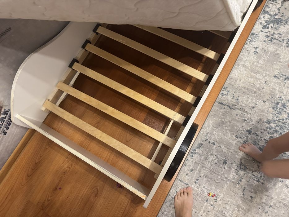 Продается кровать-машина для мальчика