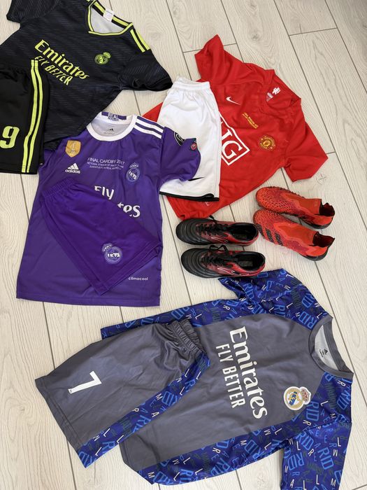 Продам футбольную форму и бутсы