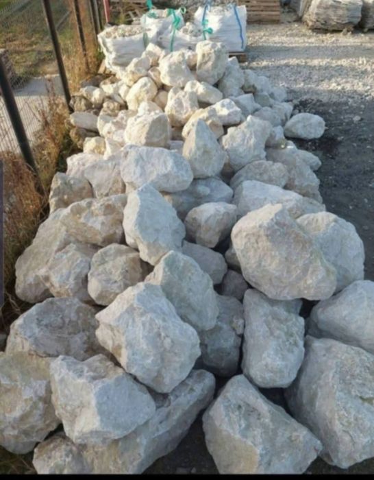 Bolovani decorativi și piatră naturală