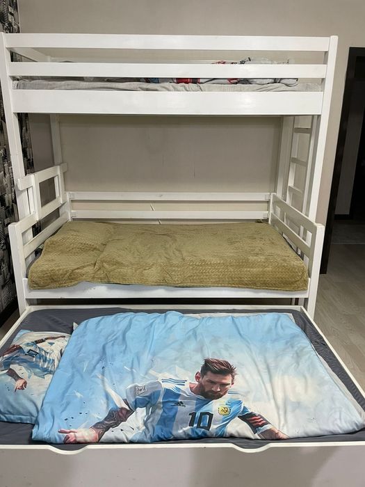 Кровать трехъярусная