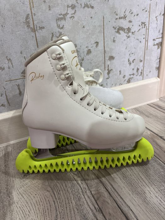 Коньки профессиональные фигурные