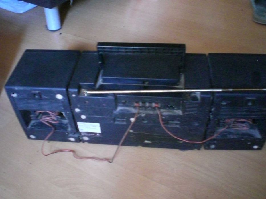 радиокасетофон SONY работи